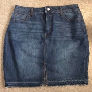 ❄️❄️Distressed denim skirt❄️❄️